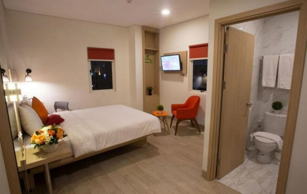 Whiz Hotel Cikini Jakarta Exterior photo